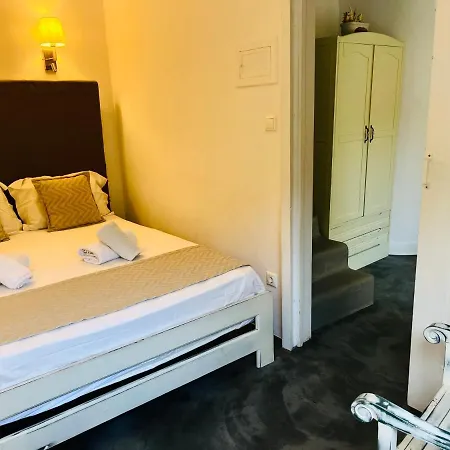 Navy Blue Apartman Ornósz